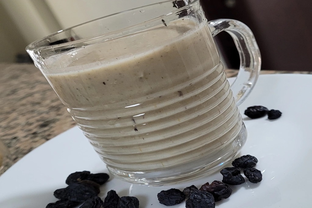 Soaked Raisins Milk